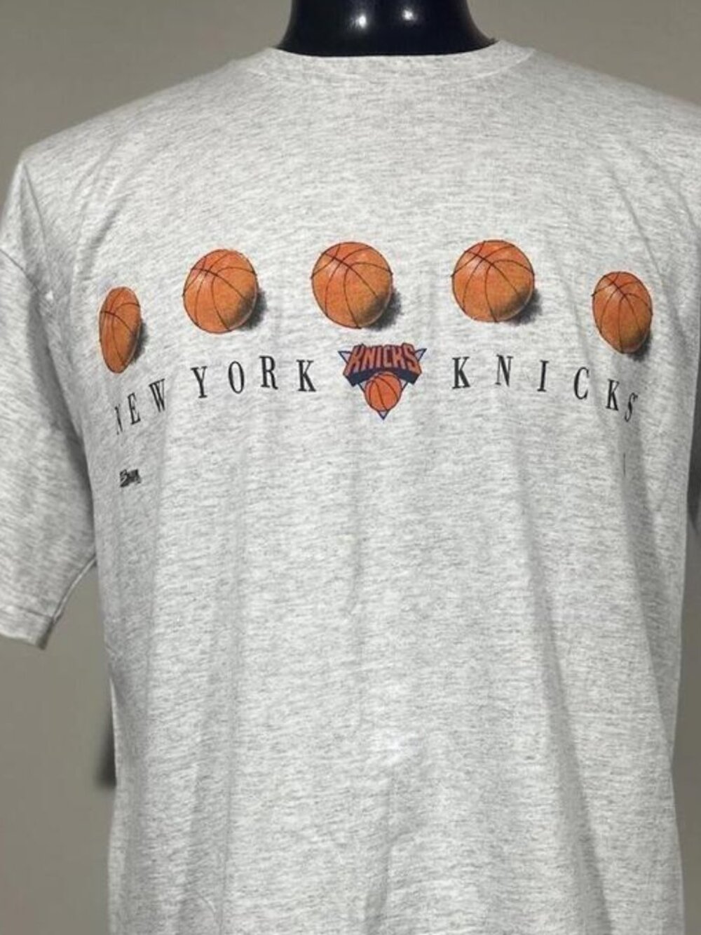 New York Knicks Patrick Ewing Retro Fan T-Shirt - Picture 2 of 5